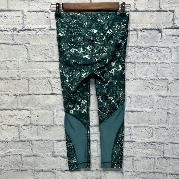 Under Armour HeatGear Armour Capri Print Capri - Picture 6 of 7